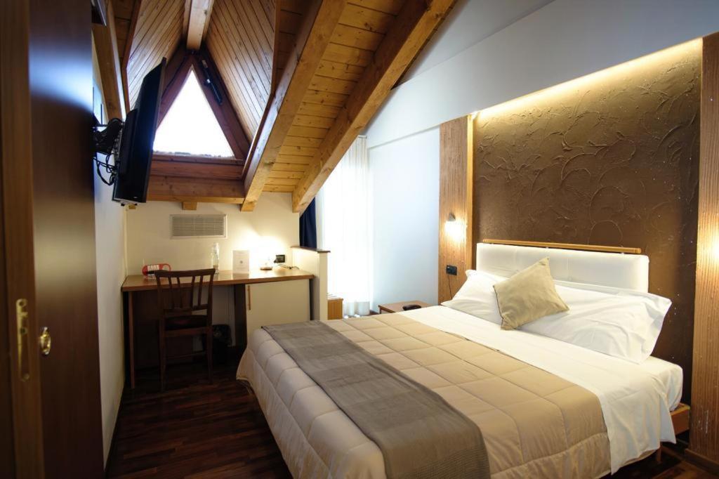 Sole Della Franciacorta - Hotel & Restaurant Capriolo Bagian luar foto